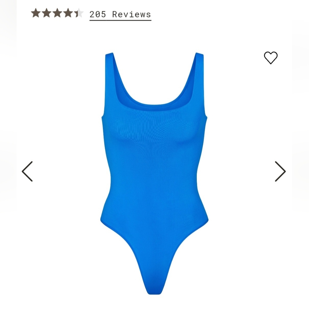 Skims SOFT SMOOTHING SEAMLESS thong bodysuit